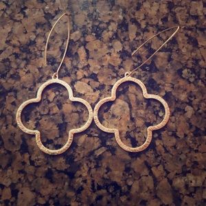 NWOT✨ Textured Gold Drop Earrings